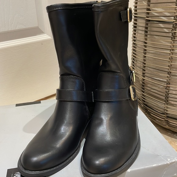 Never Worn! Mossimo Boots - Picture 5 of 6